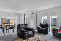 2 37 Menin Dr- lounge_dining