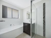 Berkingham 21   main bathroom