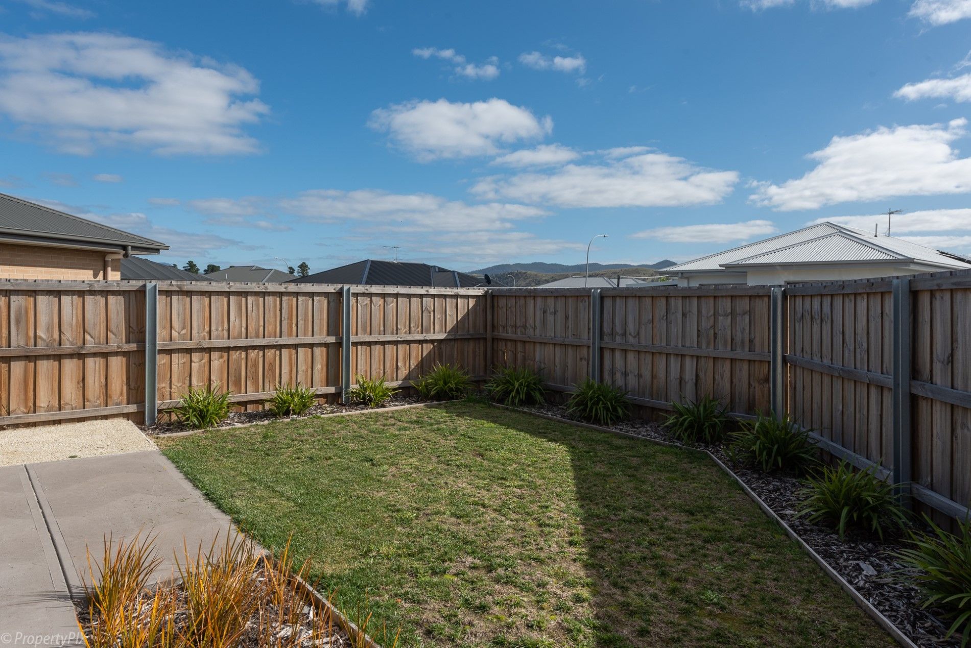 2 37 Menin Dr-backyard