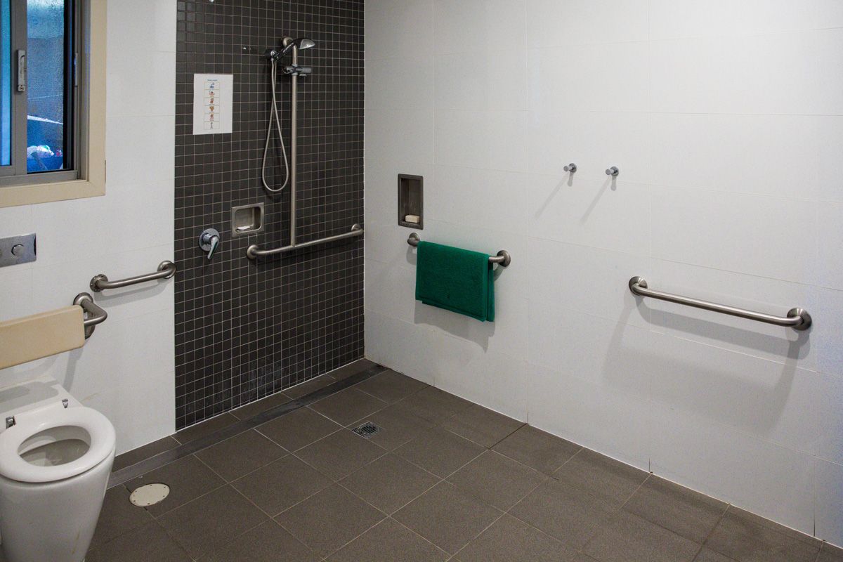 SIL009 Lurnea LR-Shared Bathroom-4850